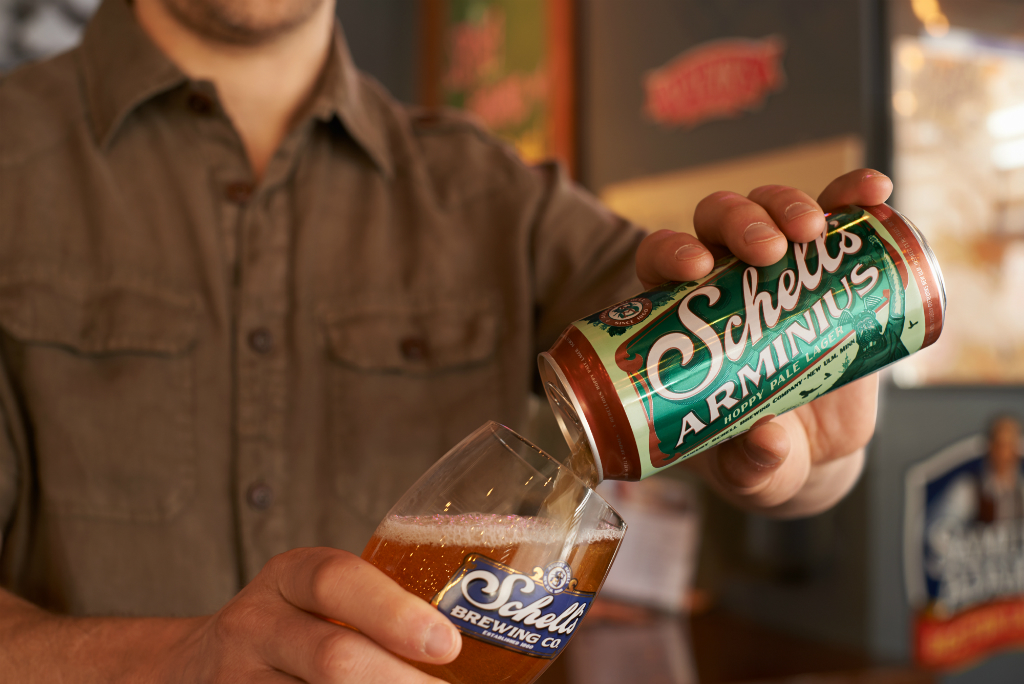 Schells arminius pouring